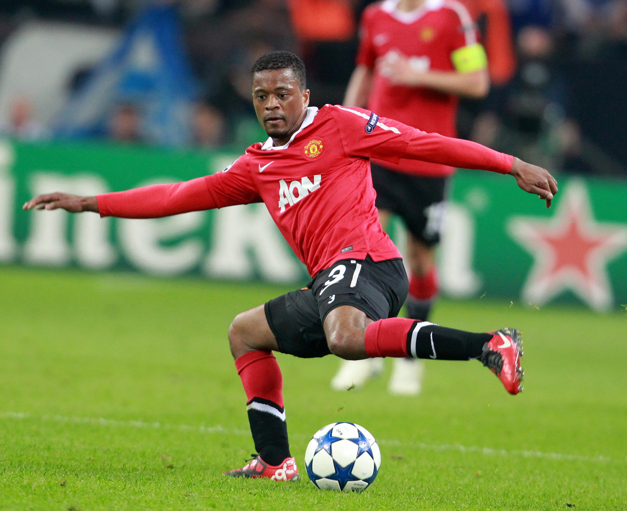 也与两队整 也与两队整